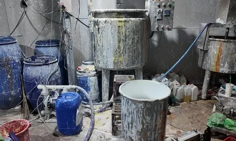 Xưởng sản xuất mỹ phẩm nhìn "nổi da gà" vừa bị Công an TP HCM triệt phá