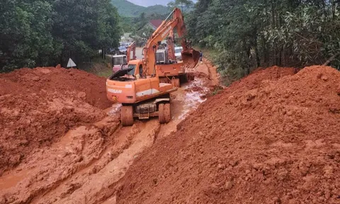 Dự kiến đêm nay sẽ thông tuyến đường Hồ Chí Minh qua đèo Lò Xo